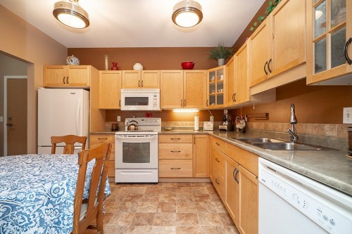 304-5489 201 Street, Langley, BC 