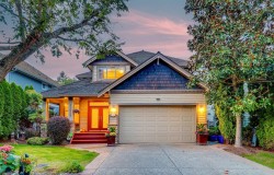 15527 37a Avenue Surrey, BC V3Z 0H6