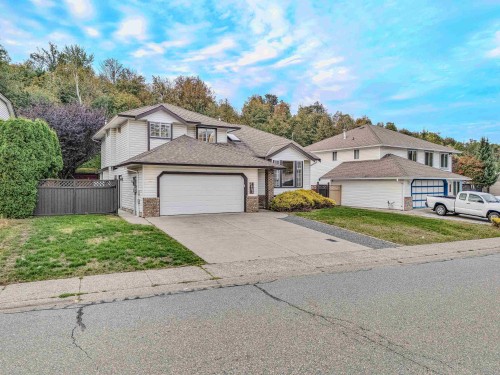 2907 Crossley Drive  Abbotsford, BC V2T 5H1