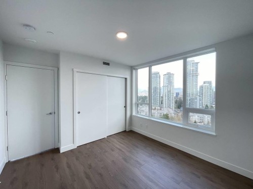 4XX-13359 Old Yale Rd , Surrey, BC V3T 3C6 4