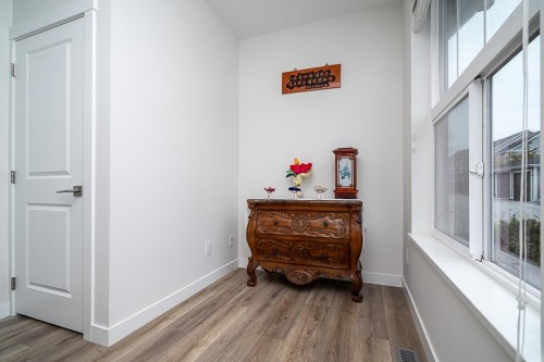 42-8372 202b Street , Langley, BC V2Y 4K6 3