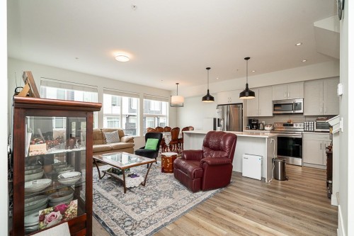42-8372 202b Street , Langley, BC V2Y 4K6 5