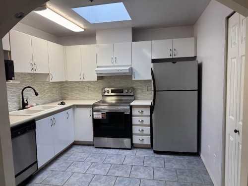 302-10668 138 St , Surrey, BC V3T 5T2 4