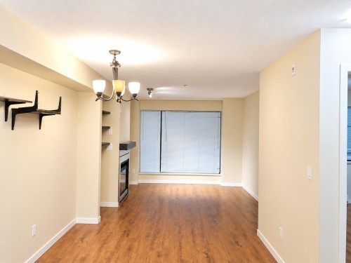 3F-10866 City Parkway , Surrey, BC V3T 5W9 3