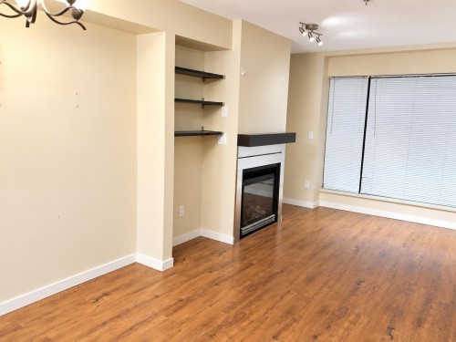 3F-10866 City Parkway , Surrey, BC V3T 5W9 4