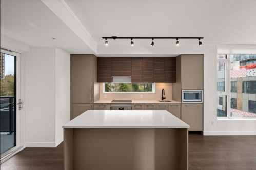 410-13725 George Jct , Surrey, BC V3T 0V7 5