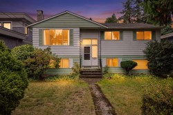 13696 Blackburn Avenue White Rock, BC V4B 2Y8