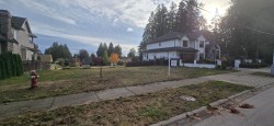 13518 15 Avenue Surrey, BC V4A 1L2