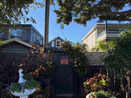 15582 Victoria Avenue  White Rock, BC V4B 1H7