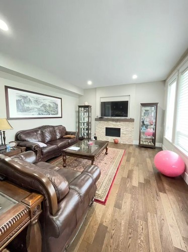 3000 Helc Place , Surrey, BC V3Z 0C7 5