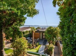 15068 Victoria Avenue White Rock, BC V4B 1G3
