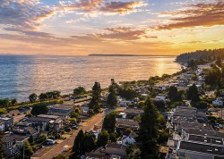 1246 Oxford St Street White Rock, BC V4B 5G8