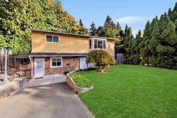 7596 143 Street Surrey, BC V3W 5P3