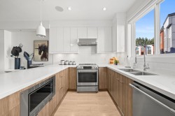 11-1670 160 Street Surrey, BC V4A 0C6