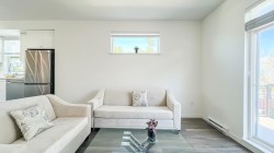 1-15487 99a Avenue Surrey, BC V3R 0G9