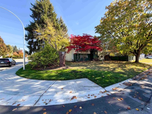 8930 113a Street  Delta, BC V4C 5C3