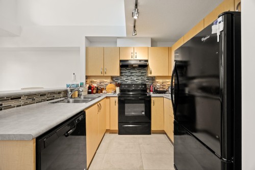 432-10838 City Pkwy Drive , Surrey, BC V3T 0C2 4