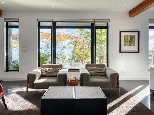 6823 Sunshine Coast Highway, Sechelt, BC 