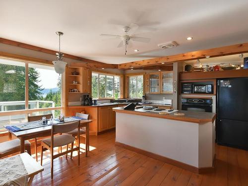 9217 Regal Road, Halfmoon Bay, BC 