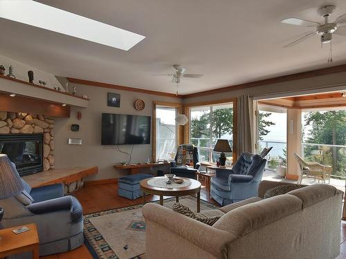 9217 Regal Road, Halfmoon Bay, BC 