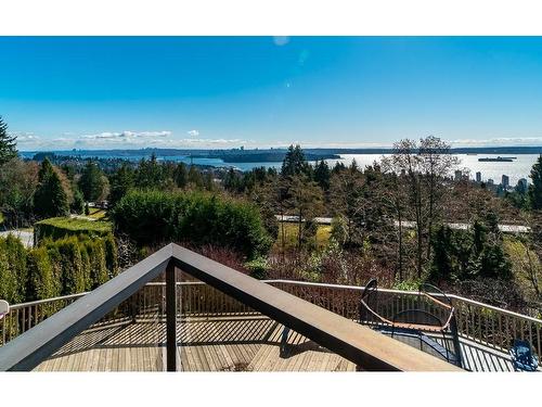 2289 Westhill Drive, West Vancouver, BC 