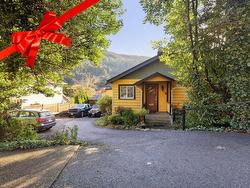 6610 NELSON AVENUE  West Vancouver, BC V7W 2B1