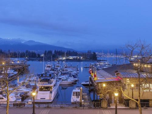 L302 1550 Coal Harbour, Vancouver, BC 