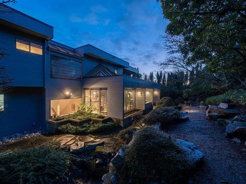 2527 Westhill Drive, West Vancouver, BC 