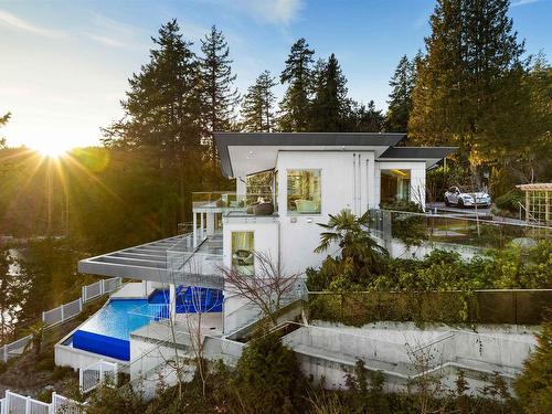 4580 Marine Drive, West Vancouver, BC 