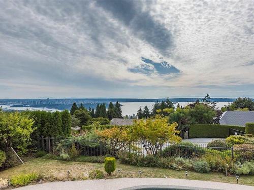 1393 Chartwell Drive, West Vancouver, BC 