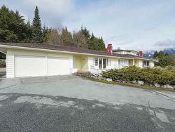 1064 EYREMOUNT DRIVE  West Vancouver, BC V7S 2B5