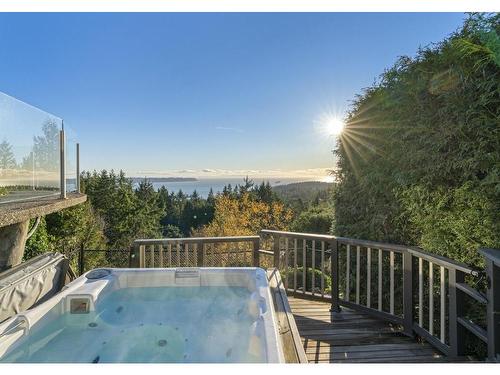 4570 Woodgreen Court, West Vancouver, BC 