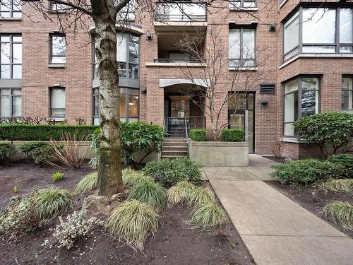 111 170 W 1St Street, North Vancouver, BC 