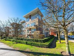 205 1033 ST. GEORGES AVENUE  North Vancouver, BC V7L 3H5