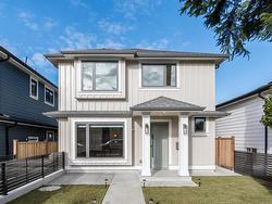 1 3133 E 19 AVENUE  Vancouver, BC V5M 2T2