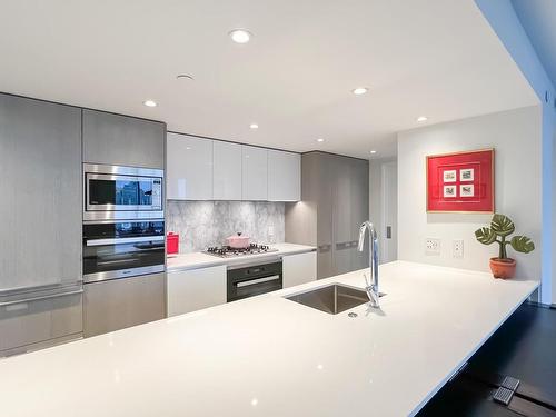 2705 1111 Richards Street, Vancouver, BC 