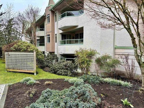218 6735 Station Hill Court, Burnaby, BC 