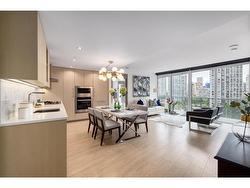 1001 89 NELSON STREET  Vancouver, BC V6Z 0E7