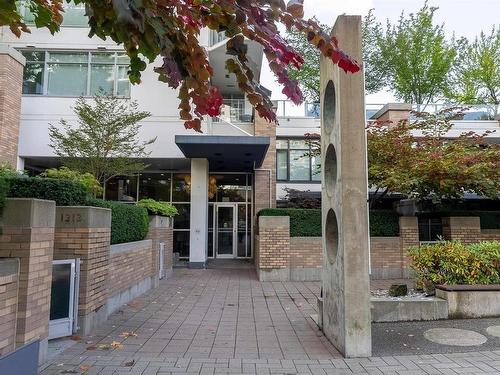 904 1320 Chesterfield Avenue, North Vancouver, BC 