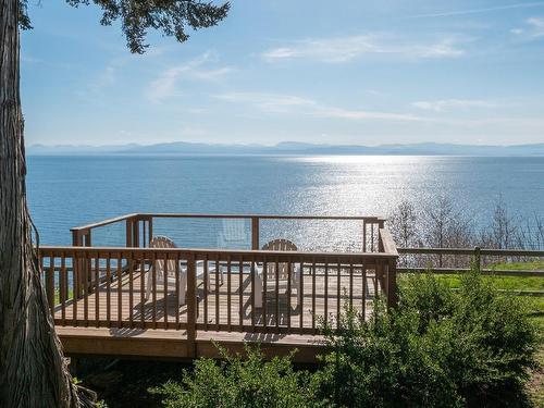 7607 Eureka Place, Halfmoon Bay, BC 