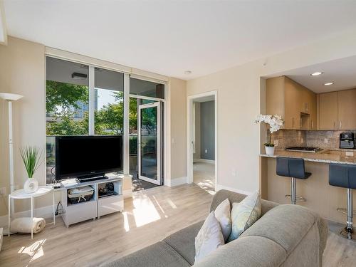 201 150 W 15Th Street, North Vancouver, BC 