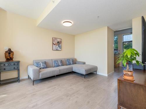 Th4 6659 Southoaks Crescent, Burnaby, BC 