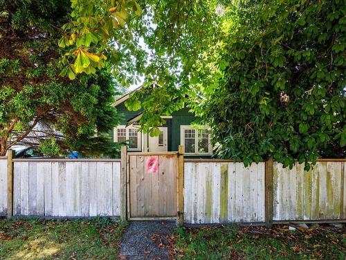 123 E Kings Road, North Vancouver, BC 