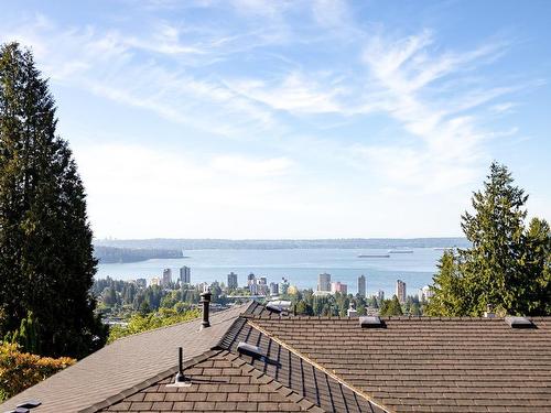 1955 22Nd Street, West Vancouver, BC 