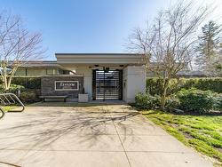 301 988 KEITH ROAD  West Vancouver, BC V7T 1M3