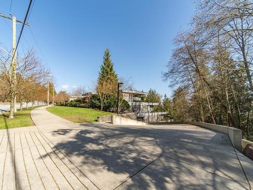 301 988 Keith Road, West Vancouver, BC 