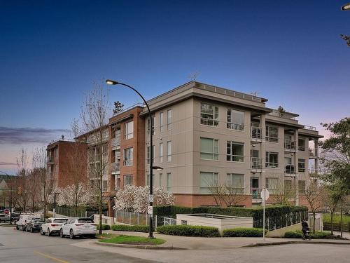407 1621 Hamilton Avenue, North Vancouver, BC 