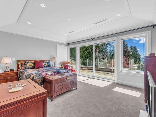 2566 Marine Drive, West Vancouver, BC 