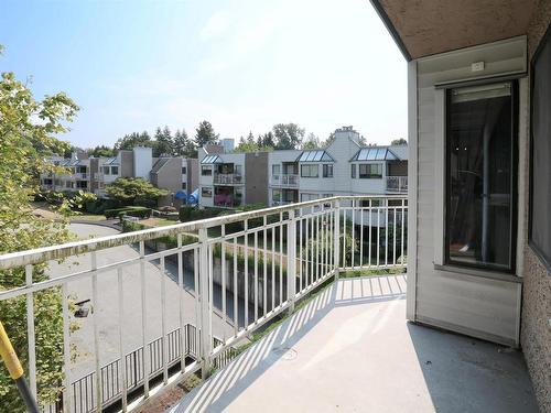 301 9584 Manchester Drive, Burnaby, BC 