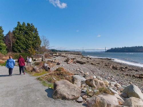 1003 555 13Th Street, West Vancouver, BC 